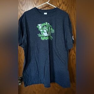 Gildan Dark Gray Frogger Graphic Tee Minnesota Lottery 2XL